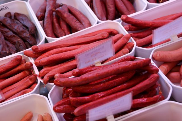 «Δεν φταίνε τα σφαγεία μας για το σκάνδαλο με το κρέας» λέει η Ρουμανία