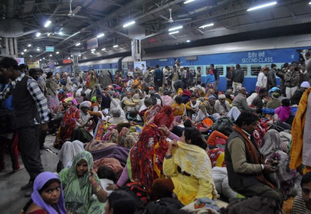 Μέχρι θανάτου ποδοπατήθηκαν 31 προσκυνητές σε σταθμό της Ινδίας
