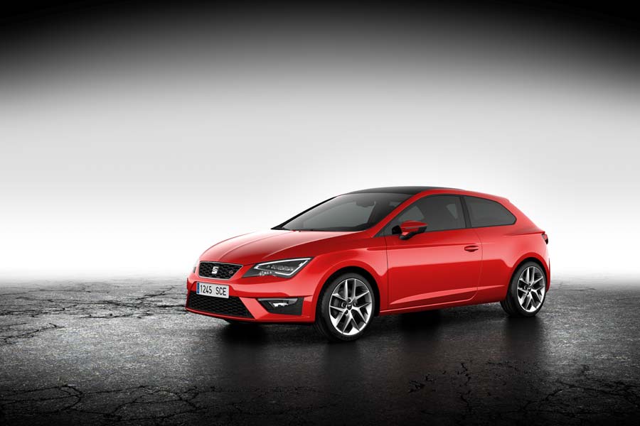 Seat Leon SC 2013: Τρίθυρος πειρασμός