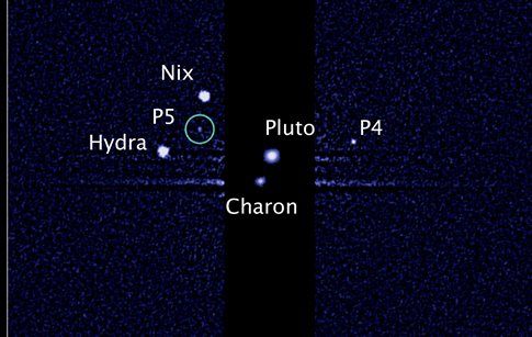 Τα αβάπτιστα φεγγάρια του Πλούτωνα ζητούν νονό