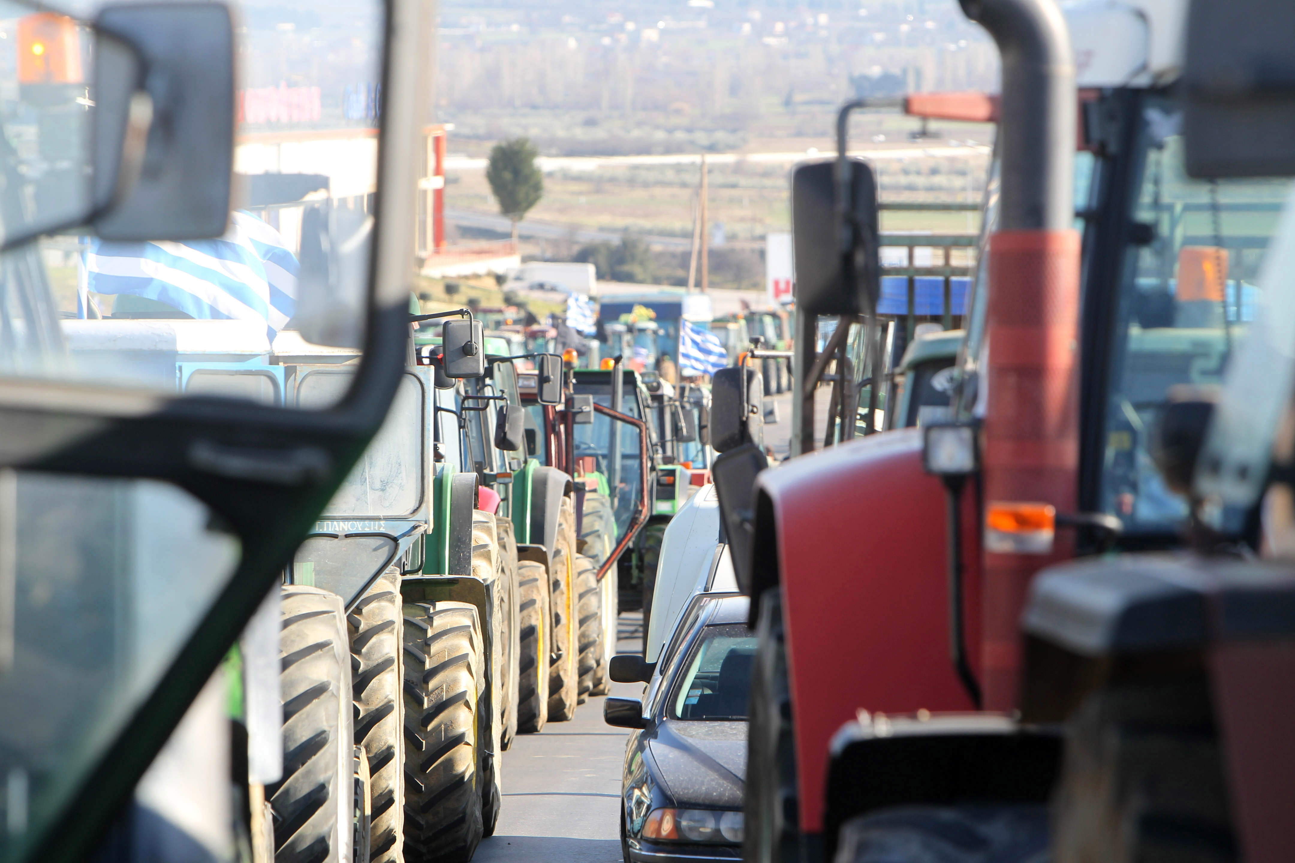 Ωριαίος αποκλεισμός δρόμου από αγρότες των Σερρών