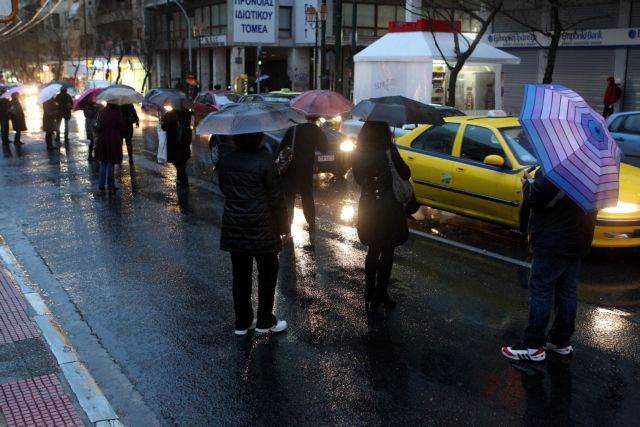 Κυκλοφοριακά προβλήματα στην Αθήνα λόγω της καταρρακτώδους βροχής