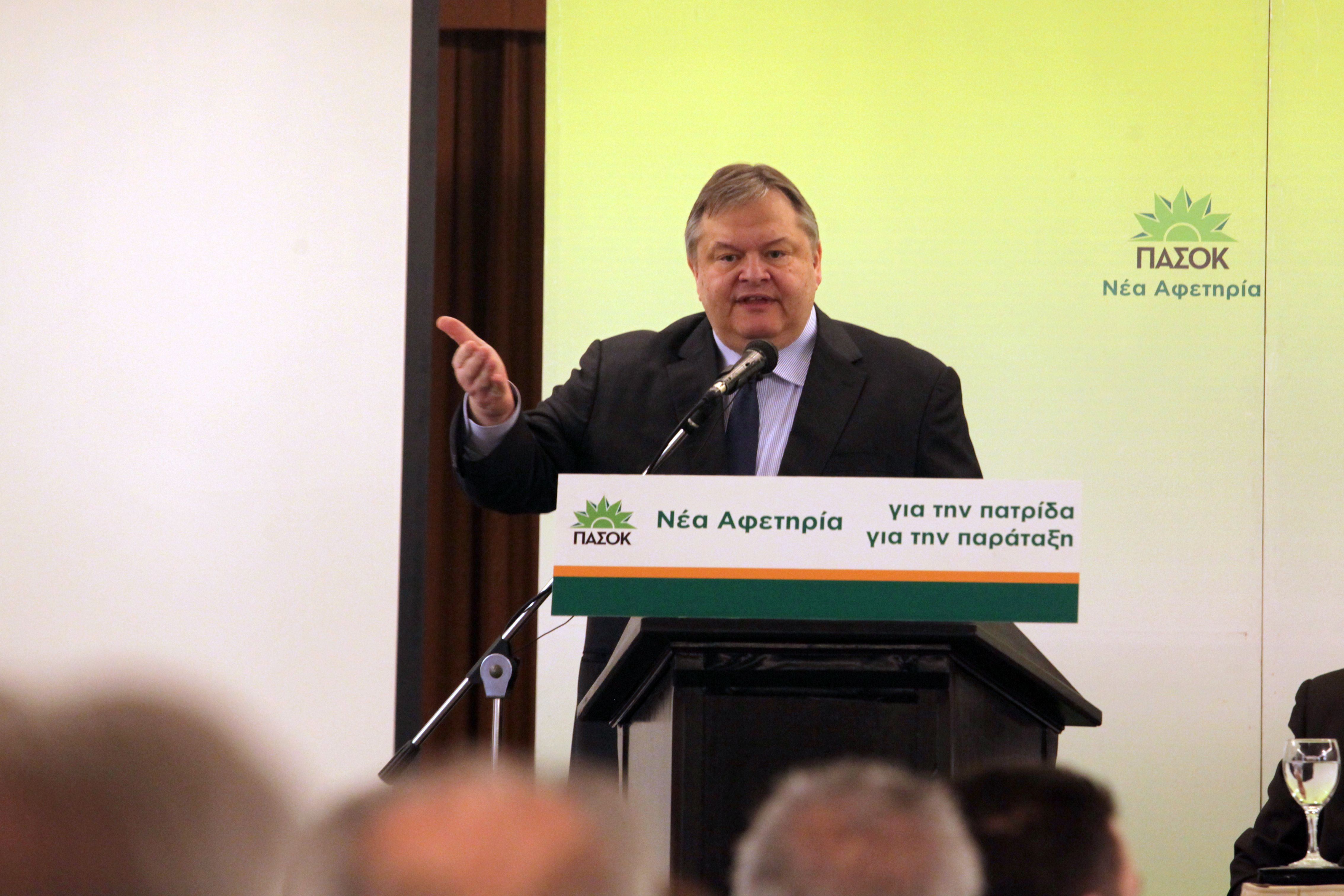 Εθνικό σχέδιο εξόδου από την κρίση παρουσίασε ο Ευάγγελος Βενιζέλος