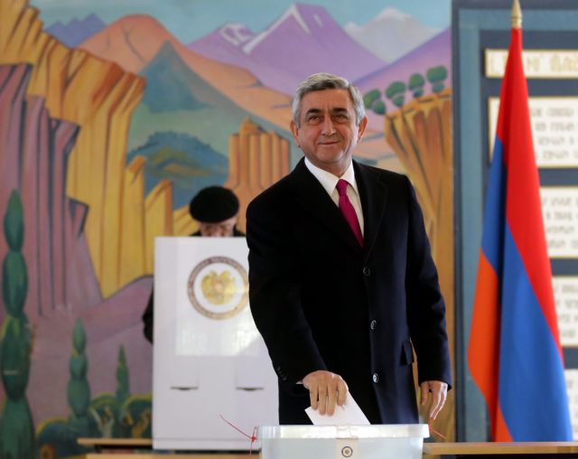 Επανεκλογή Σαρκισιάν στην προεδρία της Αρμενίας δείχνουν τα exit poll