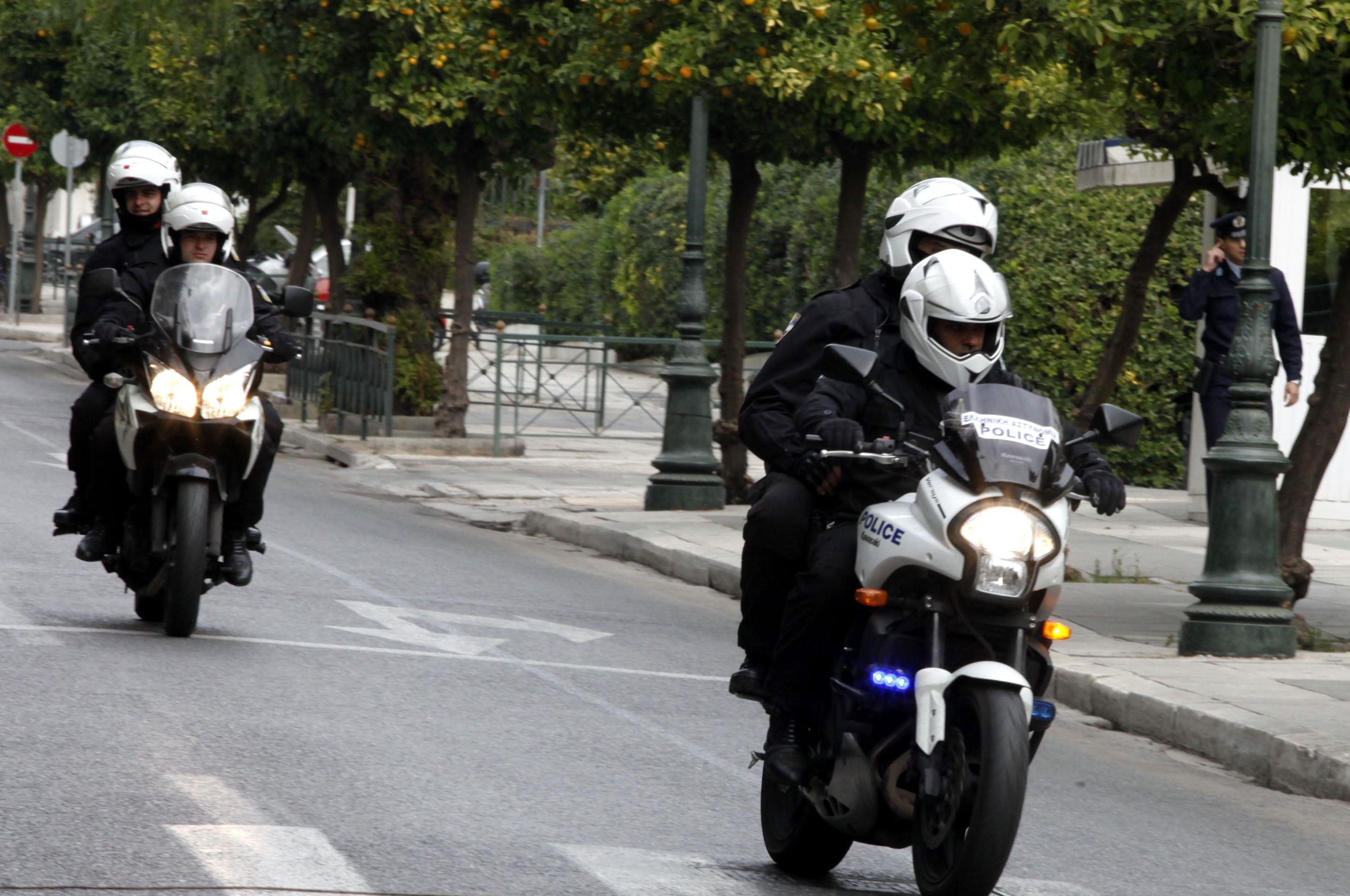 Αστυνομικοί της ΔΙΑΣ βούτηξαν στον Θερμαϊκό για να σώσουν 23χρονη