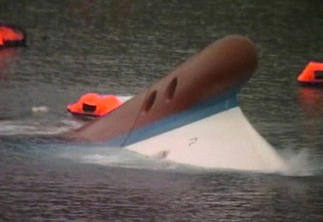 Ένας νεκρός από τη βύθιση ρυμουλκού σκάφους στο Κιάτο