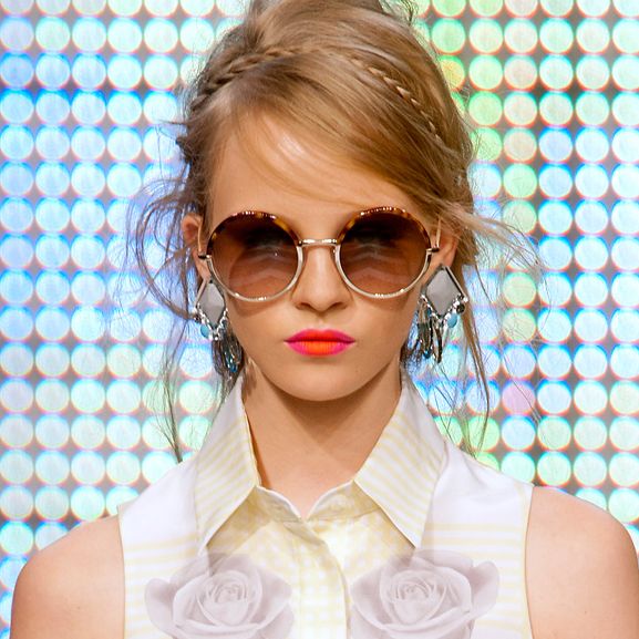 Ποια θα τολμήσει τα μεγάλα στρογγυλά γυαλιά ηλίου φέτος;