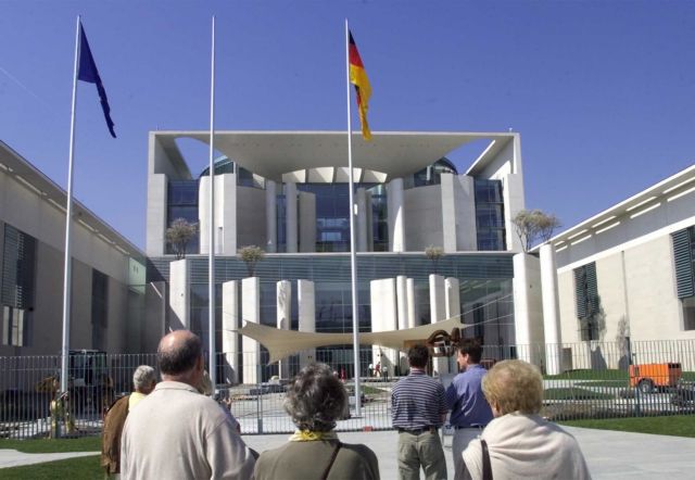 Φως στις επισκέψεις τραπεζιτών στους διαδρόμους της γερμανικής κυβέρνησης