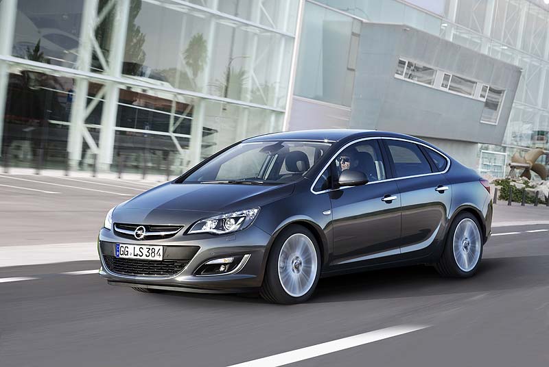 Opel Astra Sedan 1.7 CDTI ecoFLEX: Επιστροφή στις παραδόσεις