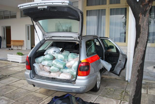 Yπάλληλος υπουργείου συνελήφθη να μεταφέρει κάνναβη με κρατικό όχημα