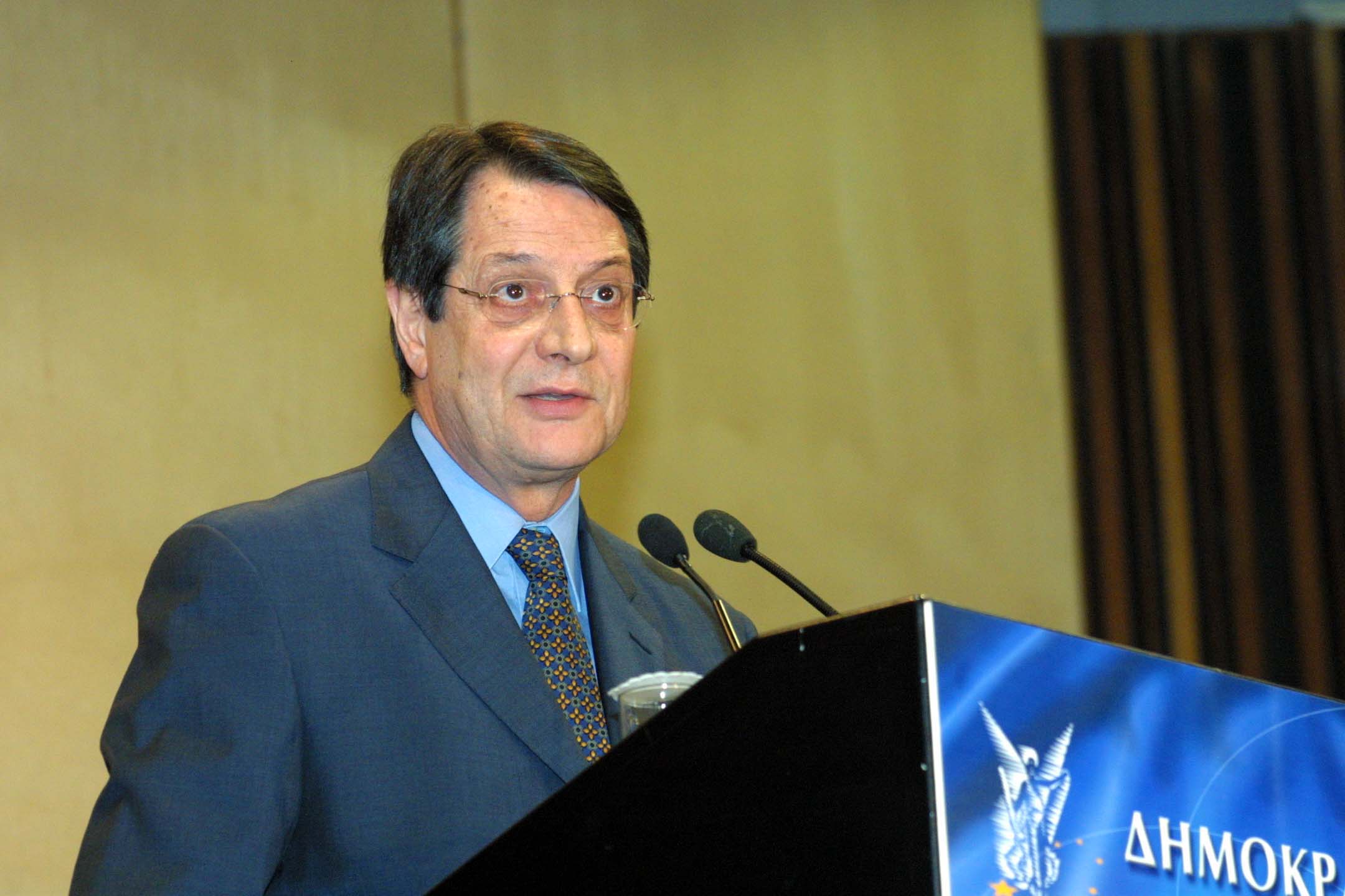 Το μνημόνιο στο επίκεντρο πριν ανοίξουν οι κάλπες στην Κύπρο