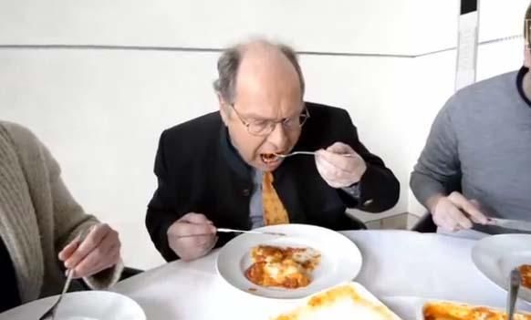 «Δώστε κιμά αλόγου στο λαό» λέει γερμανός βουλευτής (και τρώει κι ο ίδιος)