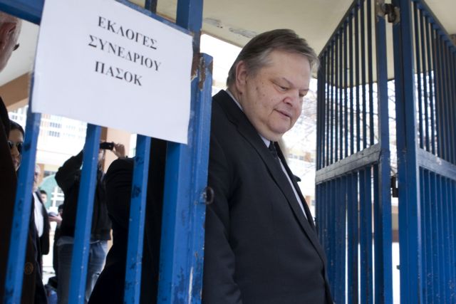 Ικανοποίηση στο ΠΑΣΟΚ για τη συμμετοχή στην εκλογή συνέδρων