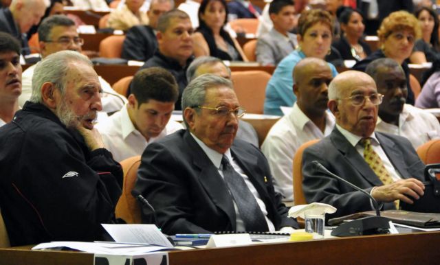 Ο Φιντέλ στα βουλευτικά έδρανα για την επανεκλογή του Ραούλ Κάστρο