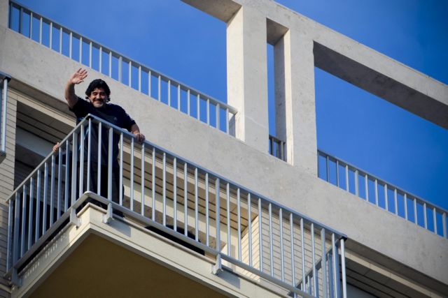 Στη Νάπολη επέστρεψε ο Μαραντόνα για να λύσει τις φορολογικές εκκρεμότητές του