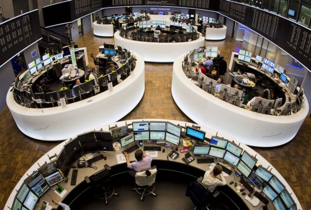 Καθίζηση λόγω Ιταλίας στην Ευρώπη, ανοδικά η Νέα Υόρκη την Τρίτη