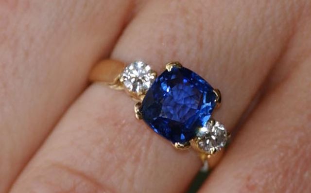 Άστεγος επιστρέφει δαχτυλίδι αρραβώνων και επιβραβεύεται με 150.000 δολάρια