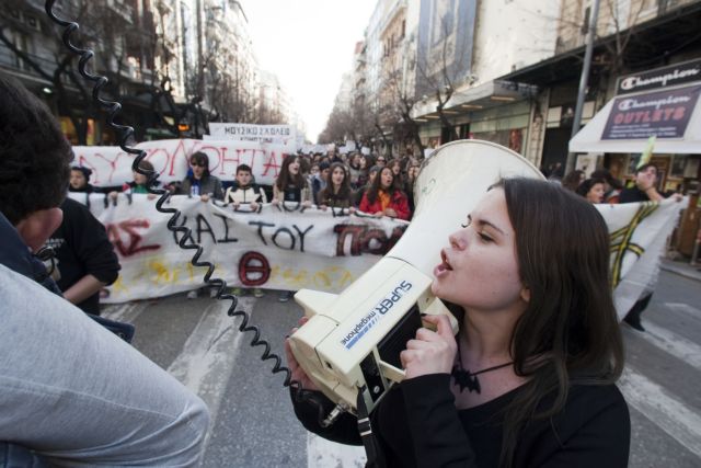Στους δρόμους γονείς και μαθητές για τα προβλήματα στα σχολεία