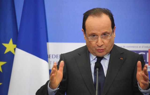 Ο Ολάντ συναντά τον Πούτιν για να θίξει «ελευθερίες αλλά και διμερή συνεργασία»