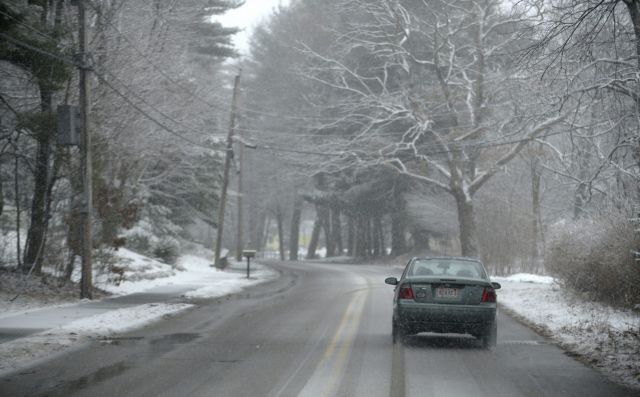 Οκτάχρονη οδηγός τερματίζει το κοντέρ σε χιονισμένο δρόμο