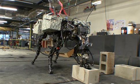 Ρομποτικό τετράποδο του στρατού εκπαιδεύεται τώρα στον πετροπόλεμο