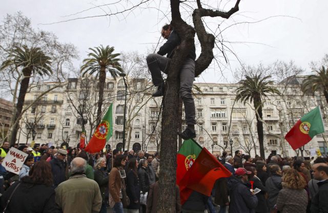 Χιλιάδες Πορτογάλοι στους δρόμους εναντίον της «τροϊκανής» λιτότητας
