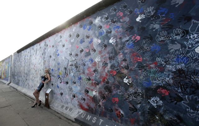 Οι διαδηλώσεις έσωσαν προσωρινά γκαλερί του Τείχους του Βερολίνου