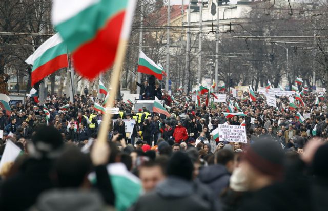 Δεκάδες χιλιάδες Βούλγαροι διαδήλωσαν κατά της διαφθοράς και της φτώχειας