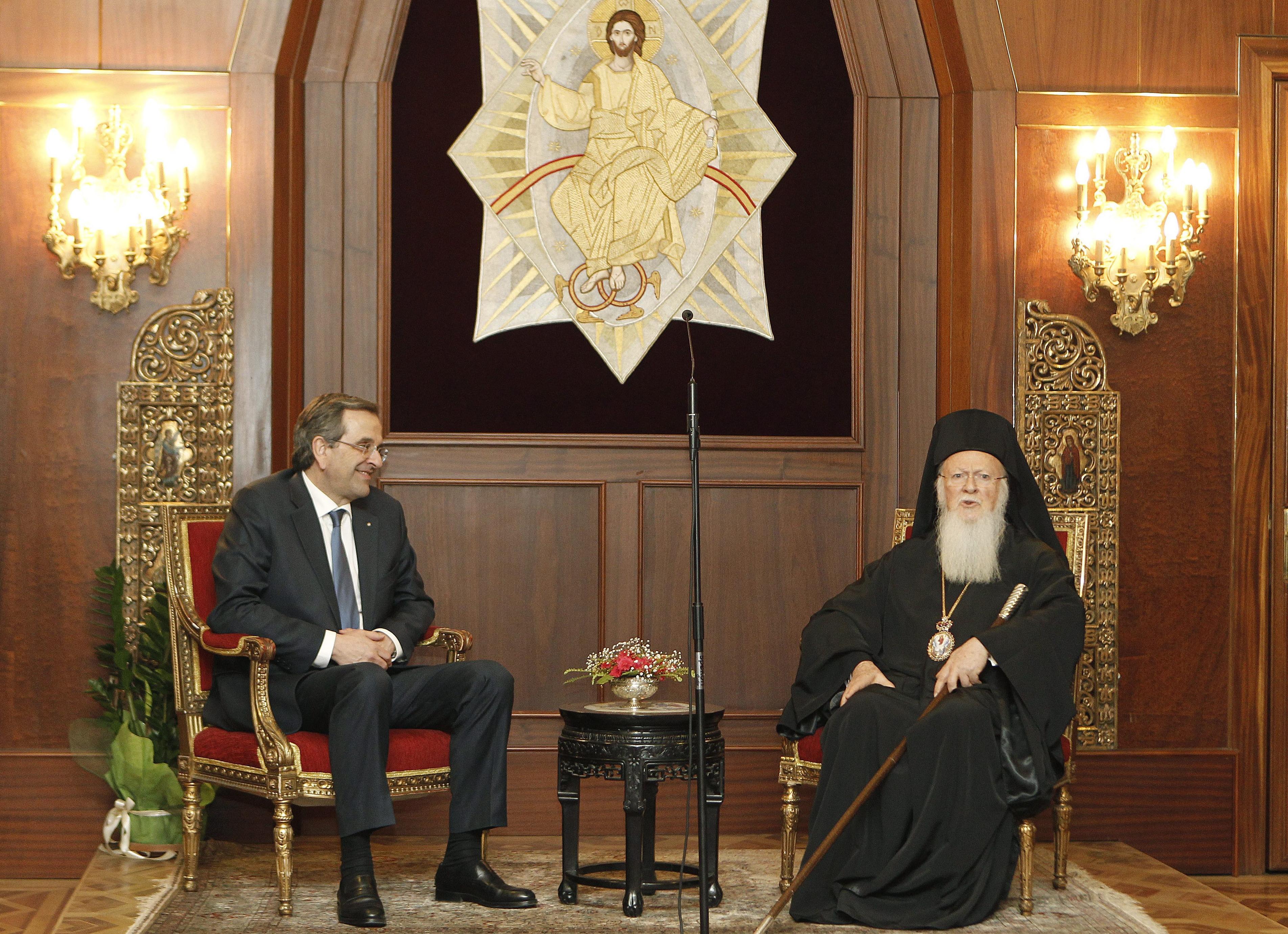 Ο πρωθυπουργός «θα λύσει τον γόρδιο δεσμό της οικονομίας» λέει ο Πατριάρχης
