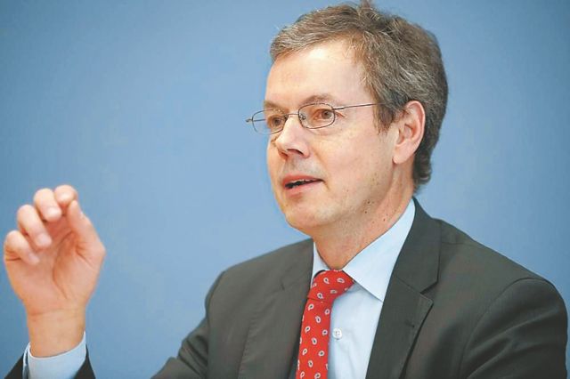 Όχι σε νέα μέτρα λιτότητας στην Ελλάδα τονίζει ο Πέτερ Μπόφινγκερ