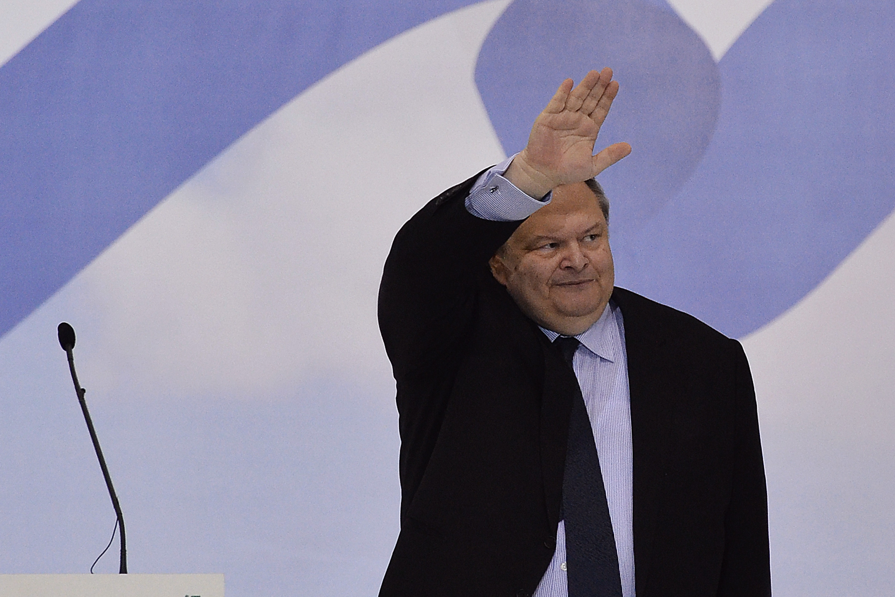 Δεκτή με αιχμές από τον Βενιζέλο η παραίτηση Κοππά