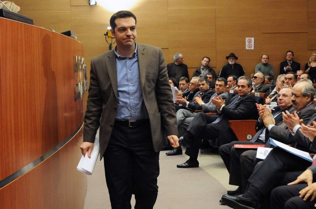 «Αλλοπρόσαλλη» κατά την κυβέρνηση η πρόταση ΣΥΡΙΖΑ για το φορολογικό