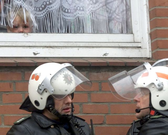 Τετράχρονος έπεσε από τον τρίτο όροφο και γλίτωσε μόνο με γρατζουνιές