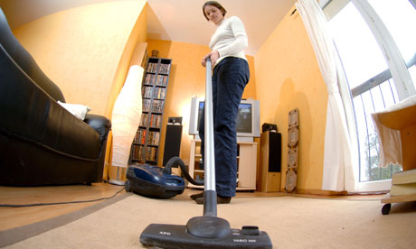 Ρυθμίστε το βάρος σας κάνοντας δουλειές του νοικοκυριού