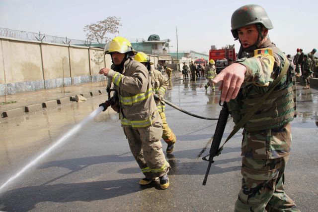 Επίθεση αυτοκτονίας έξω από το υπουργείο Άμυνας στο Αφγανιστάν