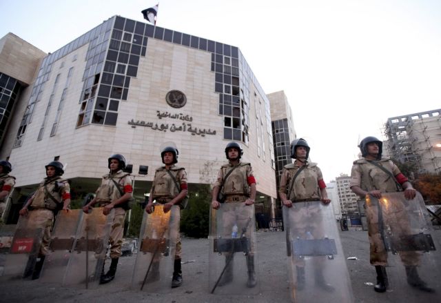 Επικυρώθηκε η θανατική καταδίκη 21 οπαδών, εν μέσω αναταραχής στην Αίγυπτο