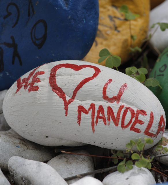 Βγήκε από το νοσοκομείο ο Νέλσον Μαντέλα και «είναι καλά»