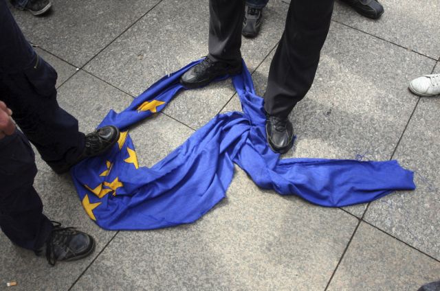 Η κρίση εμφάνισε «δαίμονες που η Ευρώπη νόμιζε ότι έθαψε», λέει ο Γιούνκερ
