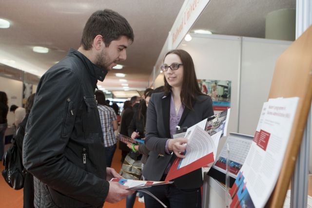 Στην Ολλανδία για φθηνές σπουδές σπεύδουν πολλοί νέοι