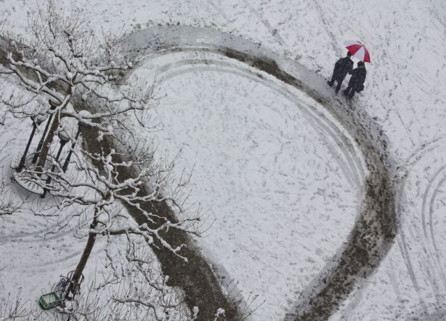 «Χιονοστιβάδα» προβλημάτων στη βόρεια Ευρώπη λόγω της κακοκαιρίας