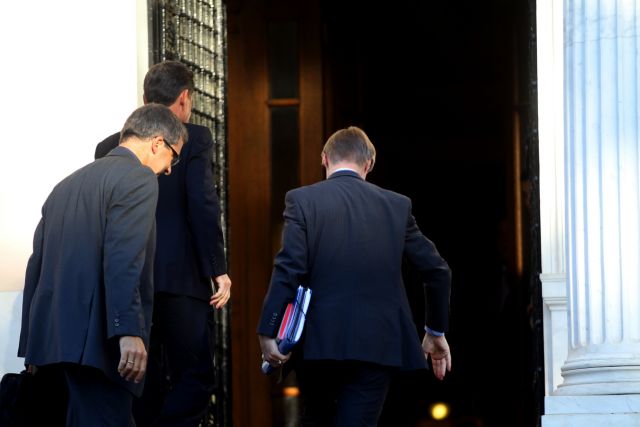 Ξεκίνησε η κρίσιμη συνάντηση Σαμαρά-τρόικας