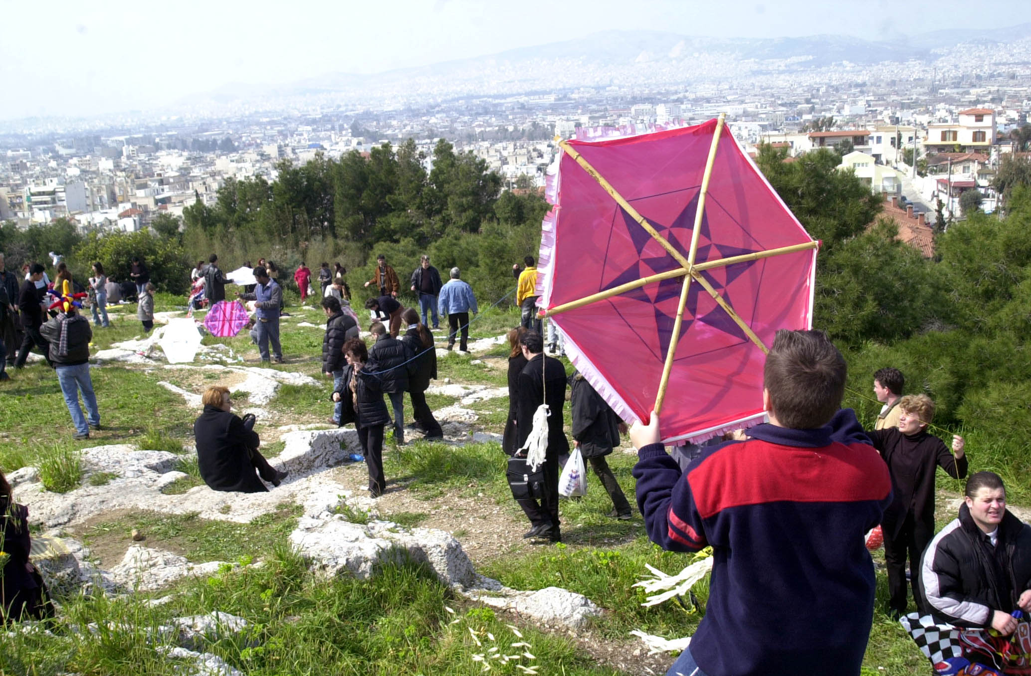 Με βελτιωμένο καιρό το πέταγμα του χαρταετού