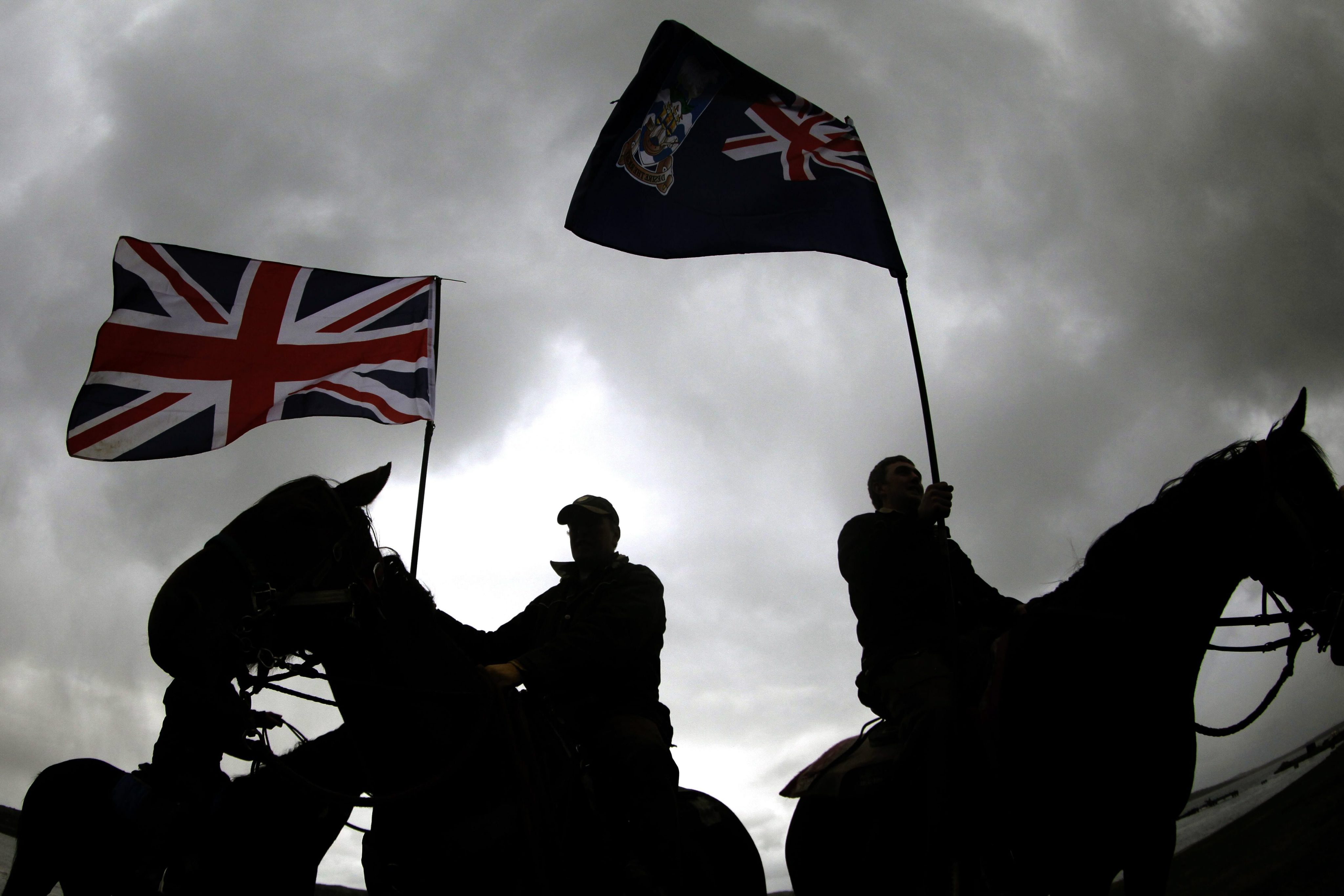 Τις δηλώσεις του Πάπα για τα Φώκλαντς θυμήθηκε να σχολιάσει ο Κάμερον