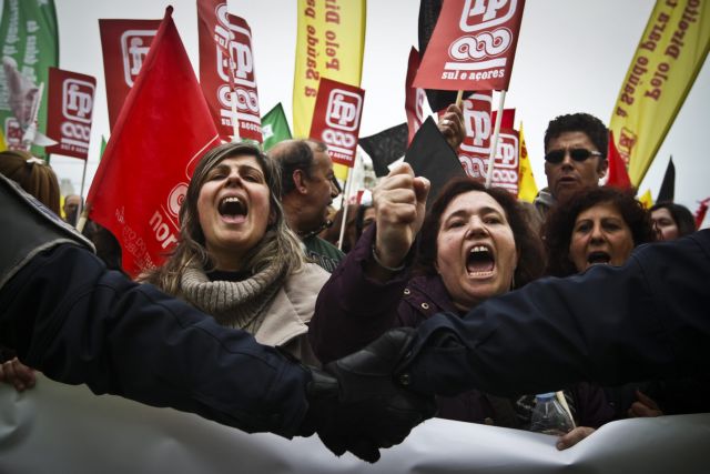 Οι Πορτογάλοι δημόσιοι υπάλληλοι στους δρόμους κόντρα στην εθελούσια