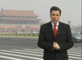 Δημοσιογράφος του Sky News συνελήφθη στον «αέρα» στην πλατεία Τιενανμέν
