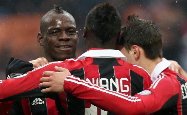 «Φόρτσα» Μίλαν με σούπερ Μάριο, νίκες και για Νάπολι, Ρόμα