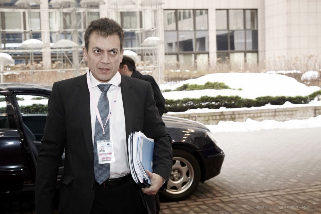 «Δεν πρόκειται να κατέβει» ο κατώτατος μισθός, διαβεβαίωσε ο Γ. Βρούτσης