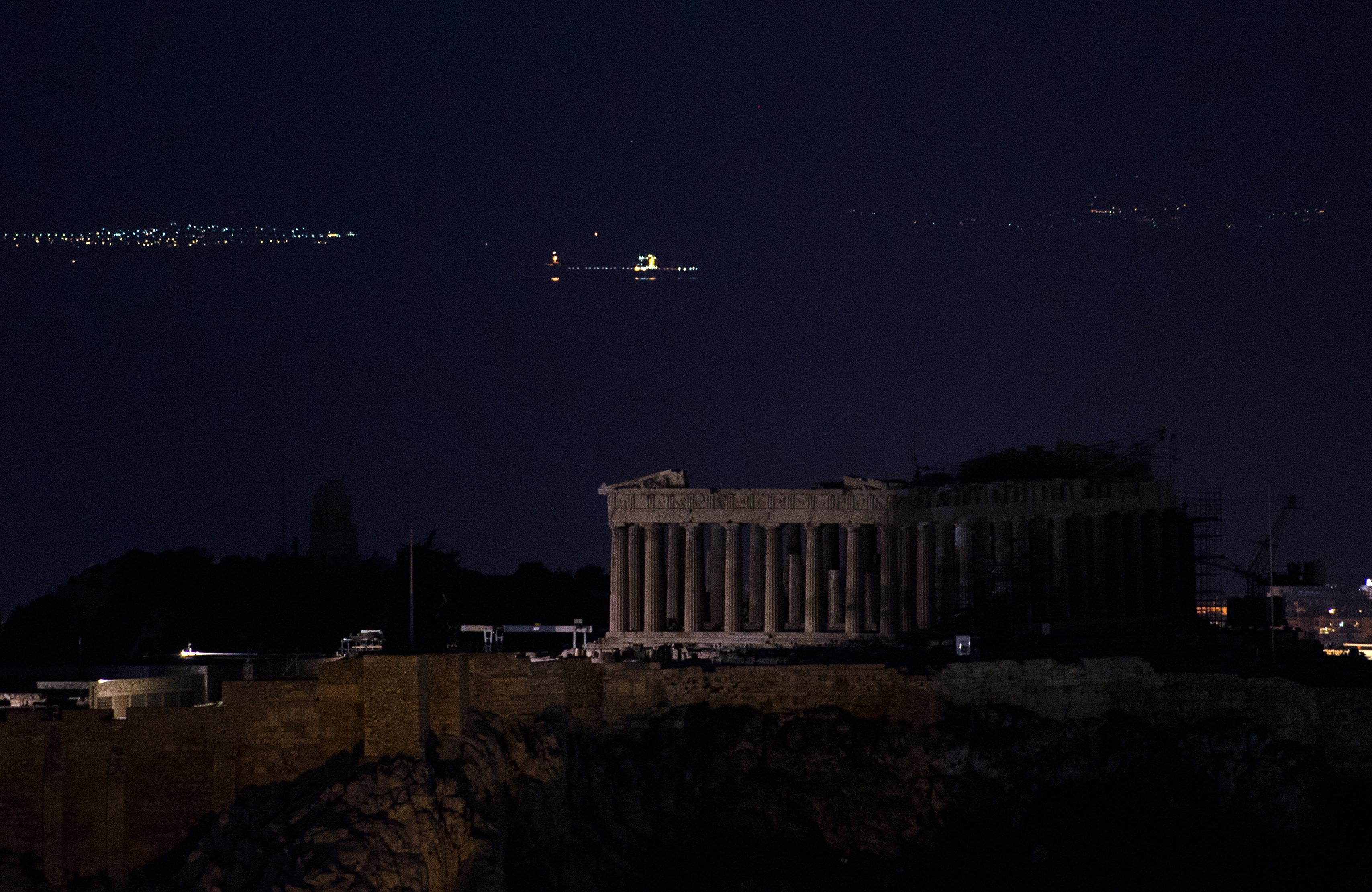 Η Ώρα της Γης στα εμβληματικά κτίρια όλου του πλανήτη
