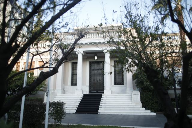 Επώδυνη η απόφαση για τους Κύπριους, θα τους στηρίξουμε, λέει η Αθήνα