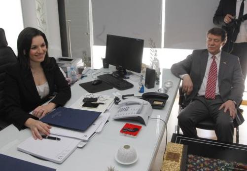 Ο Ρεχάγκελ «παίζει μπάλα» και στην πολιτική για τη Γερμανία